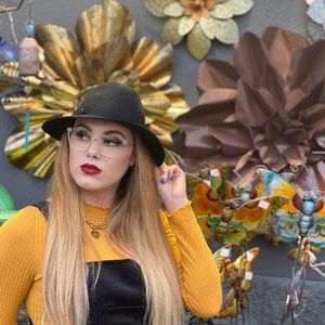 Meet your Posher, Abby